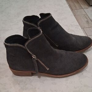 Dolce Vita Dark Gray Suede Leather Booties Size 8 Double Side Zip